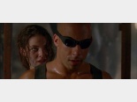 Kroniki Riddicka: Kyra (Alexa Davalos) i Riddick.